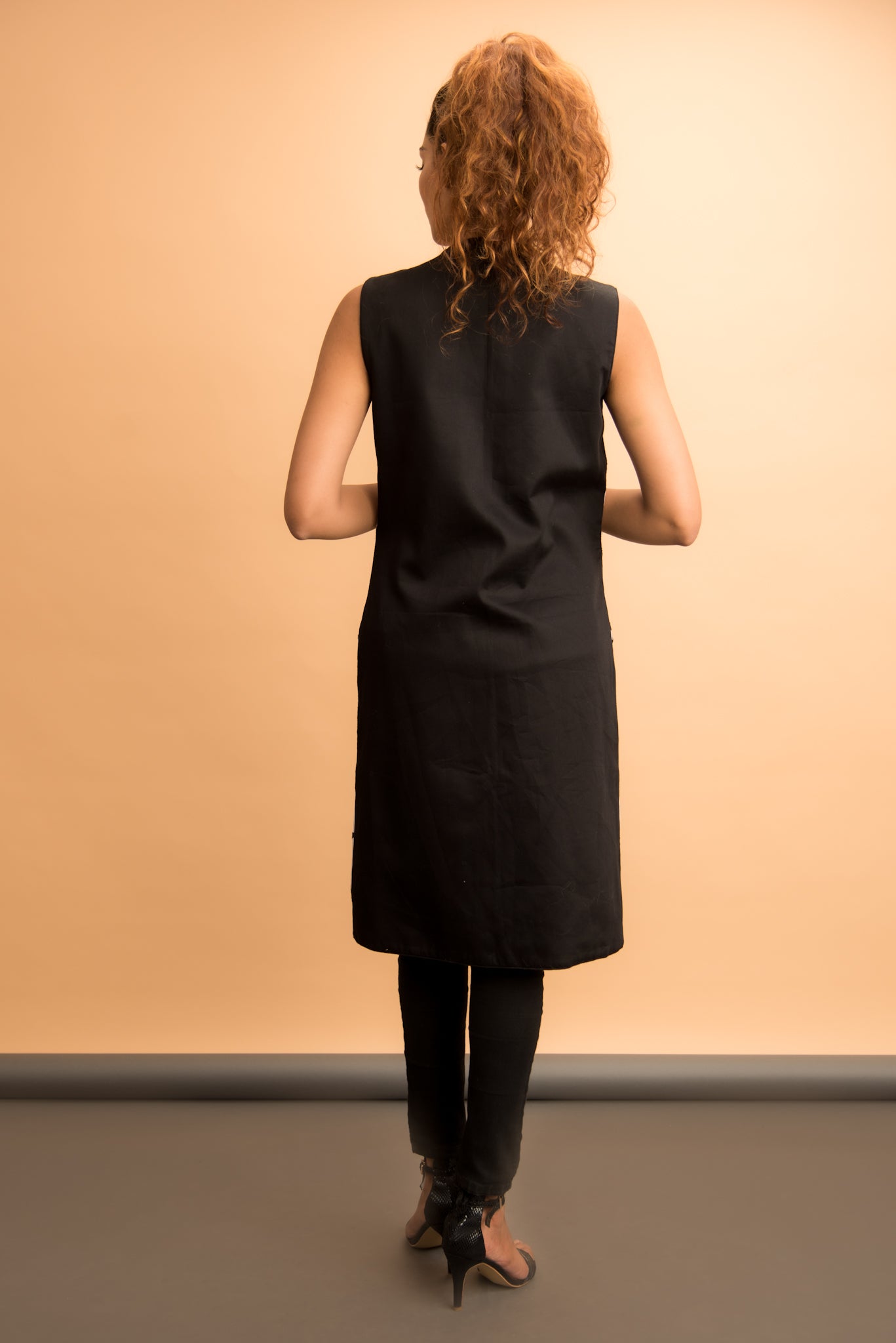 Machine embroidered black and white Jacket - Label Manasi