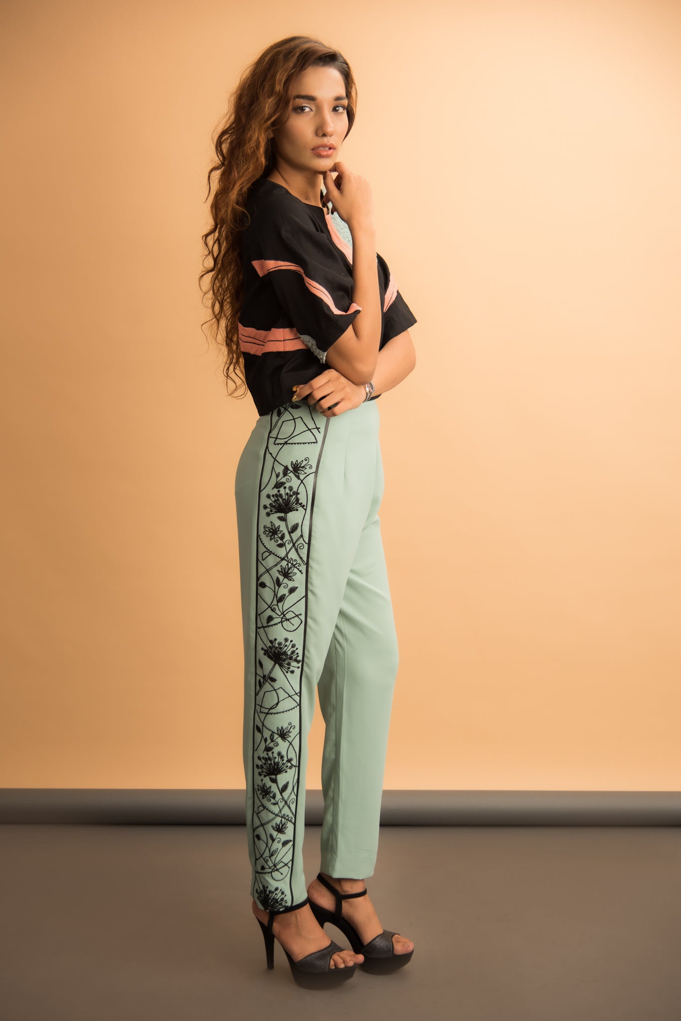 Embroidered crop top - Label Manasi